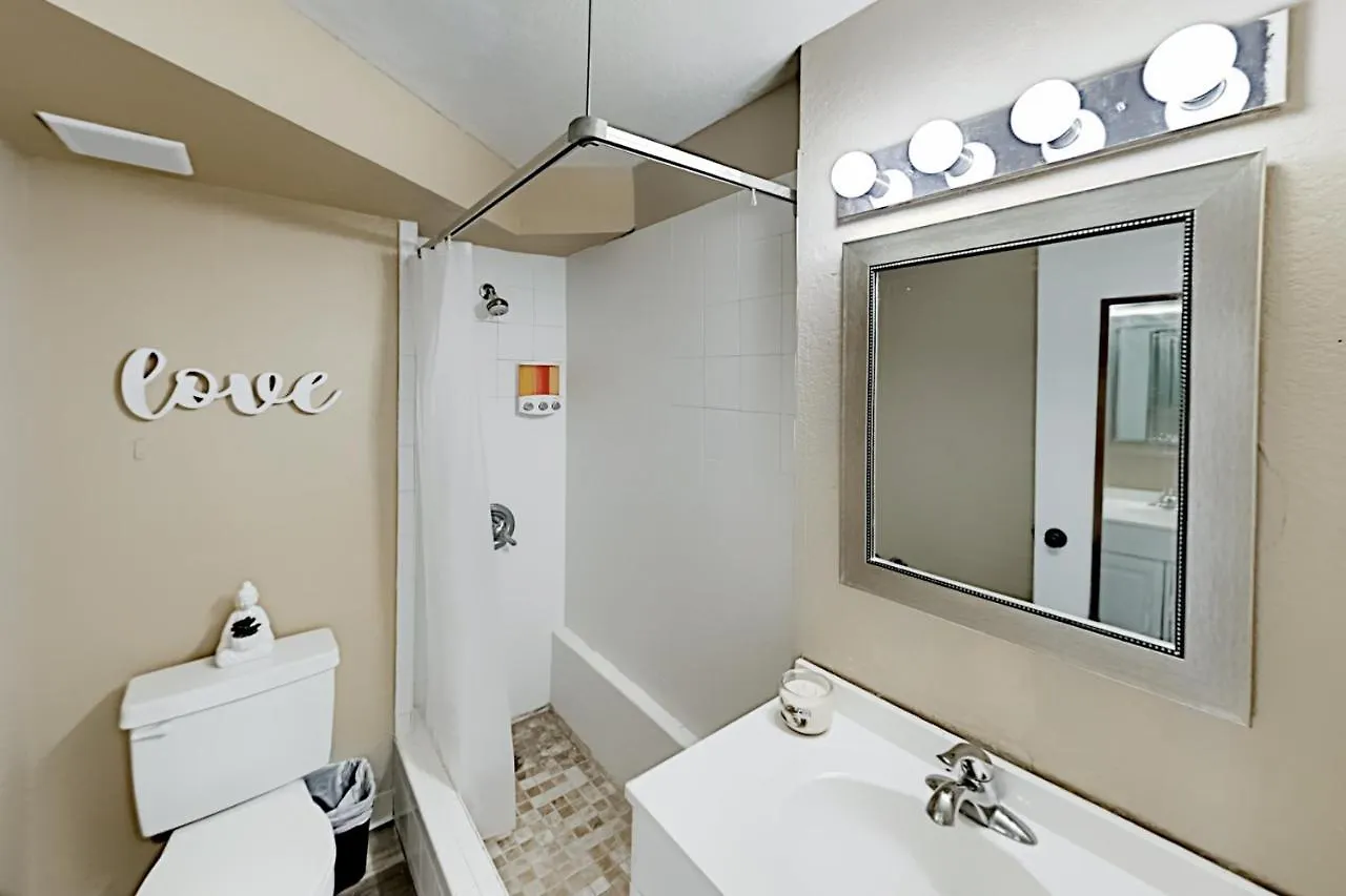 Hawaiian Monarch 3707B Condo Гонолулу 0*,  США
